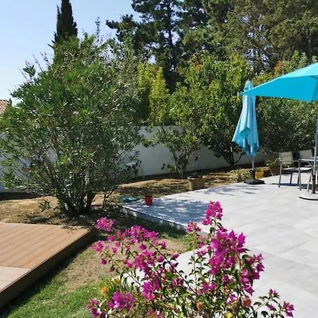 Grande Maison Familiale Piscine Chauffee Proche Plages Villa
